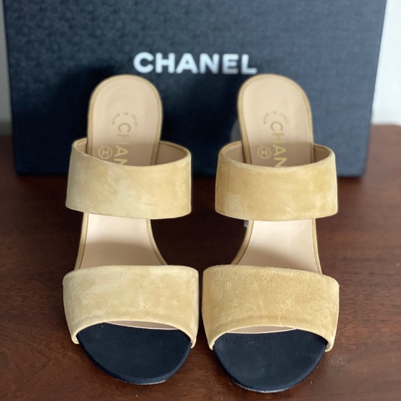 Chanel authentic heels. In suede and leather. - Picture 1 of 16